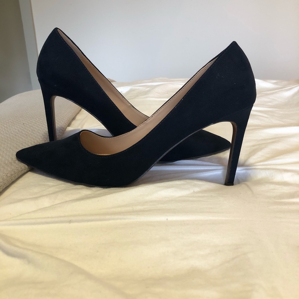 Who What Wear Navy Heels/Pumps